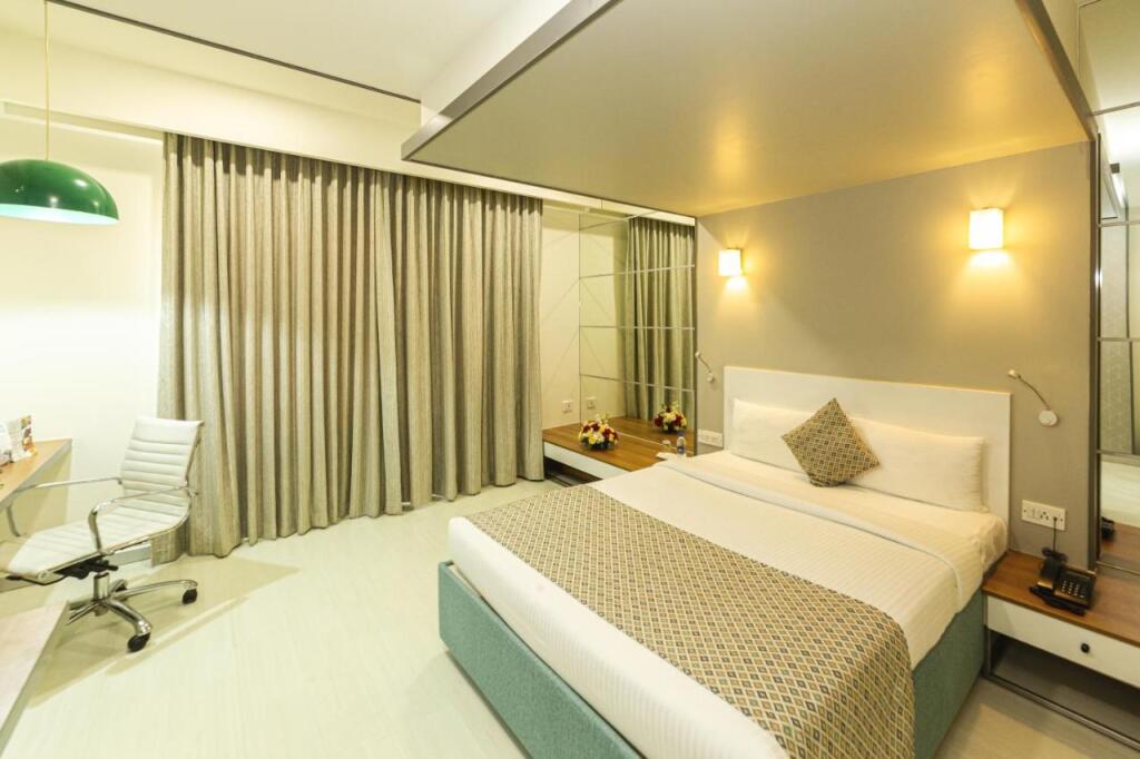 Icon Select by Bhagini — фото 1