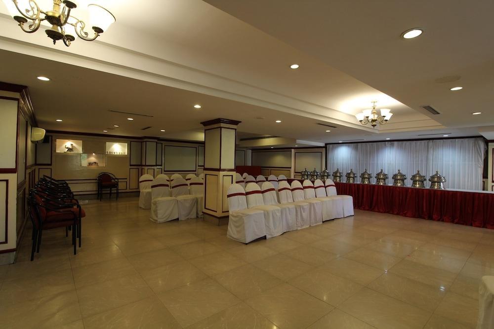 Секундерабад: Capital O 1780 Hotel Belsons Taj Mahal