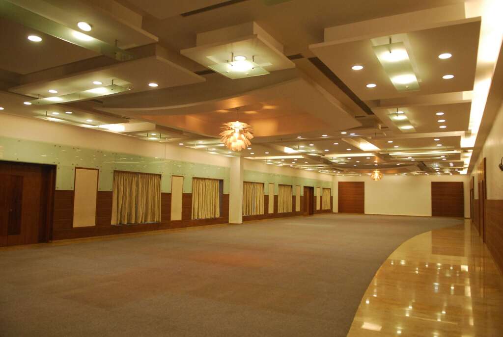 Раджкот: Seasons Hotel