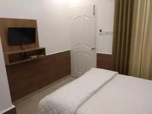 Недумбассери: Hotel Sapphire Inn