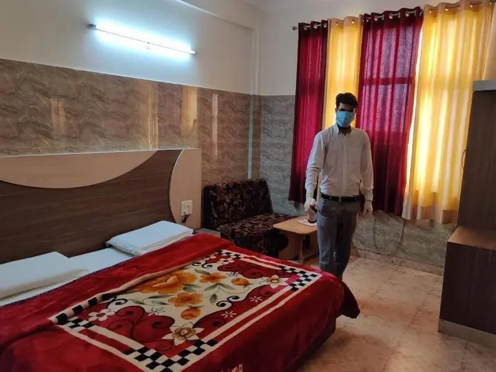 Катра: Hotel Aashirwad