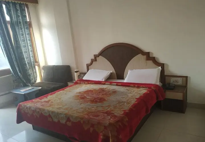 Катра: Hotel Aashirwad