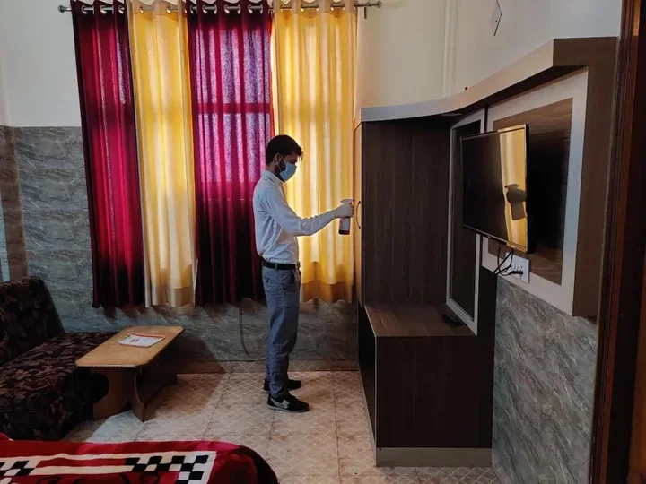 Катра: Hotel Aashirwad