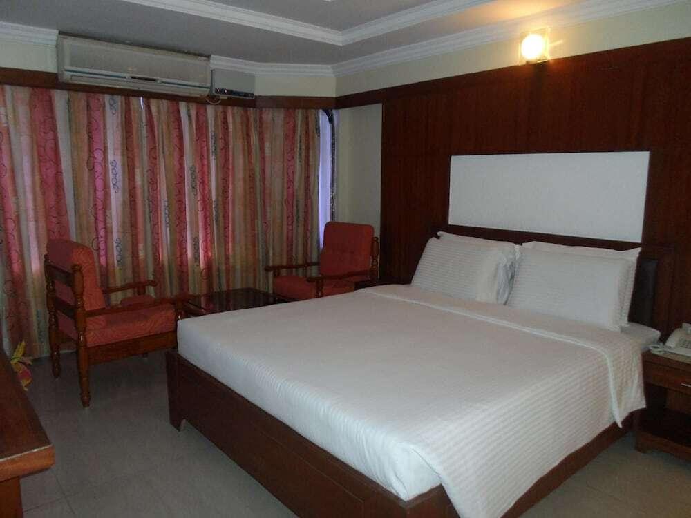 Тирупати: Hotel PLR Grand