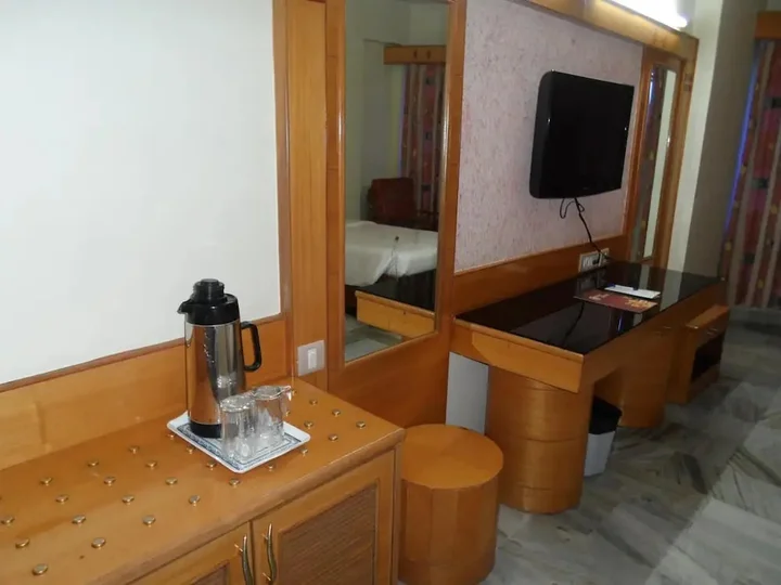 Тирупати: Hotel PLR Grand