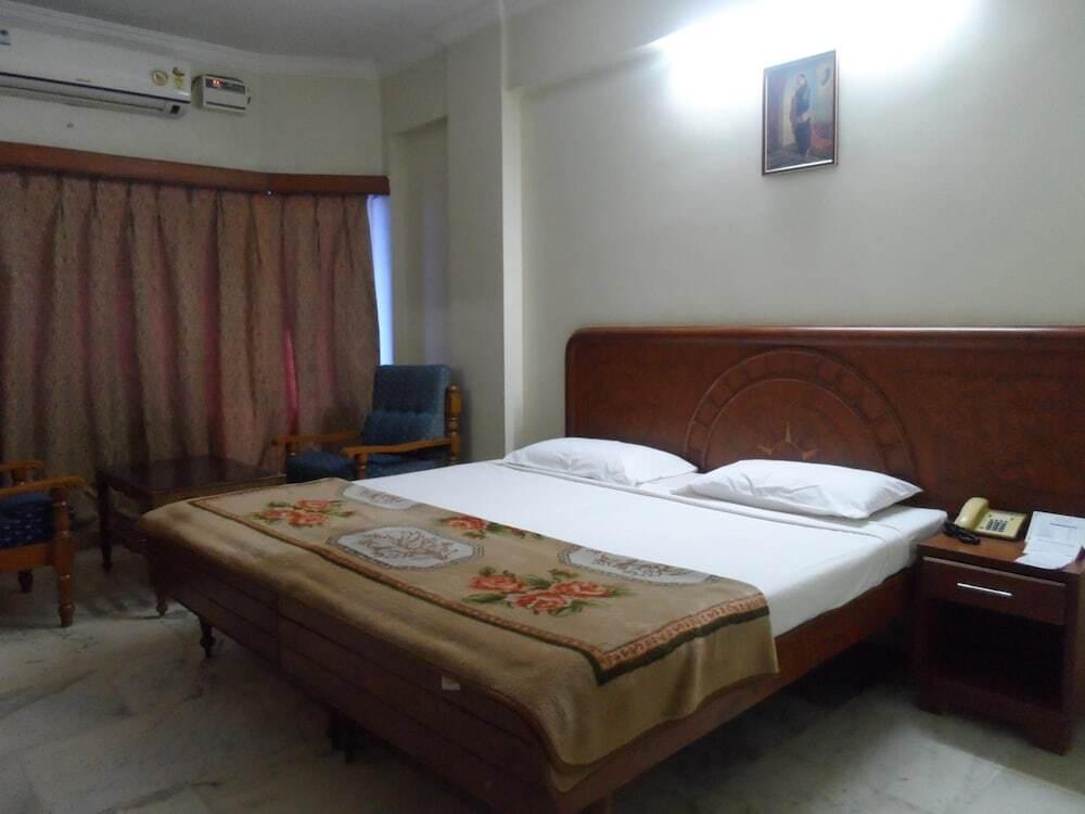 Тирупати: Hotel PLR Grand