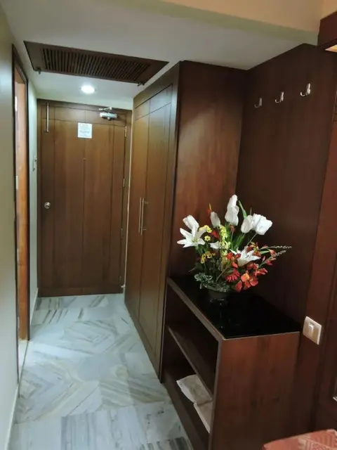 Тирупати: Hotel PLR Grand