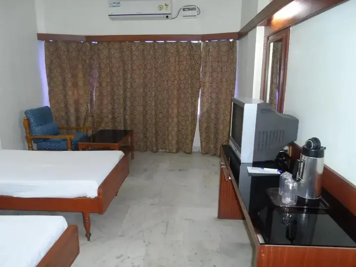 Тирупати: Hotel PLR Grand