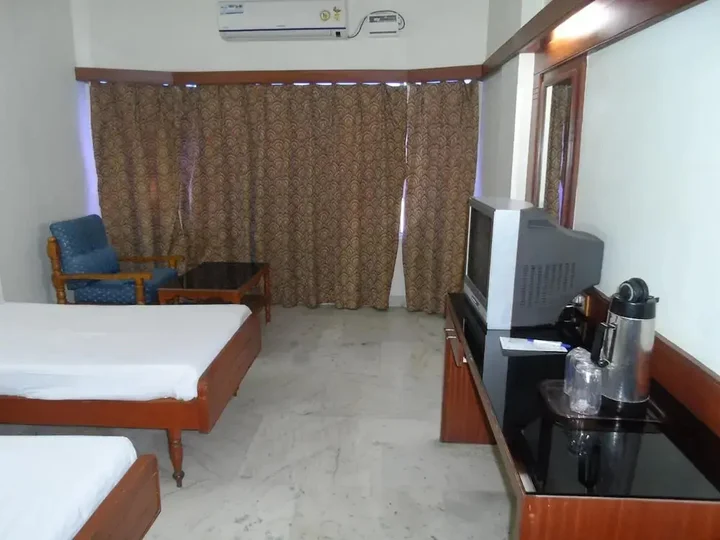 Тирупати: Hotel PLR Grand