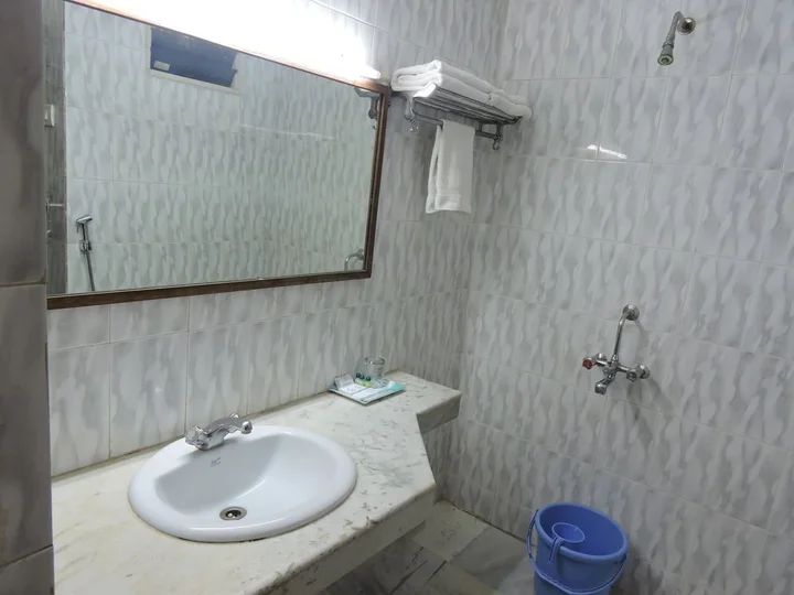 Тирупати: Hotel PLR Grand