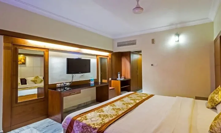 Тирупати: Hotel PLR Grand