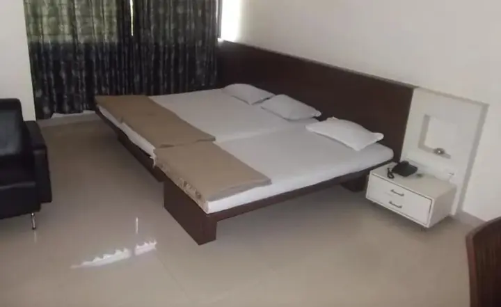 Нашик: Hotel Rajshree Lodging