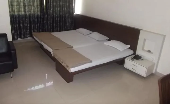 Нашик: Hotel Rajshree Lodging