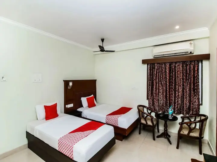 Курумбур: Hotel Udhayam International