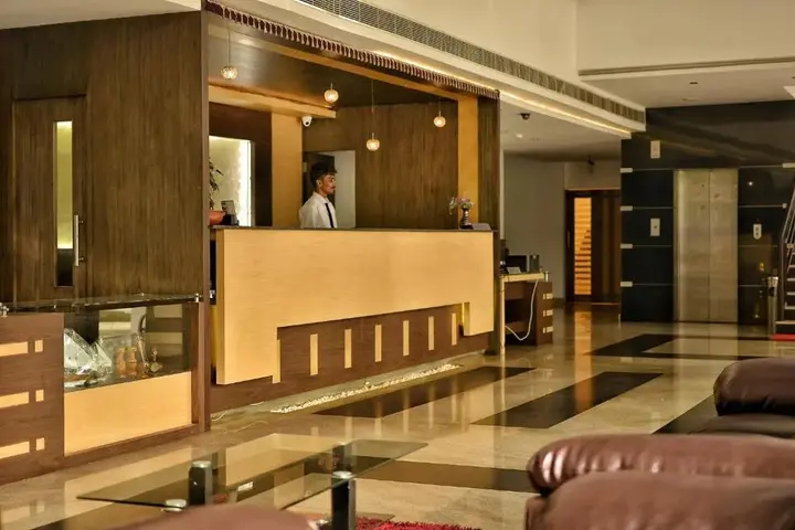 Кондотти: Hotel Monad