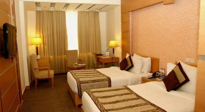 Фаридабад: Hotel Saffron Kiran