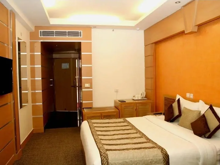 Фаридабад: Hotel Saffron Kiran