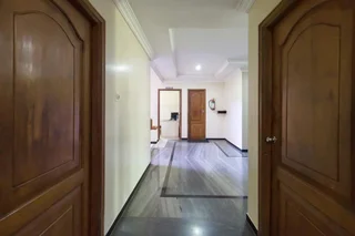 Маниячи: Hotel Aryaas Ressidence