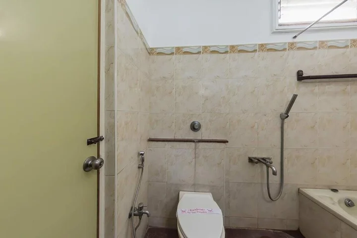 Маниячи: Hotel Aryaas Ressidence