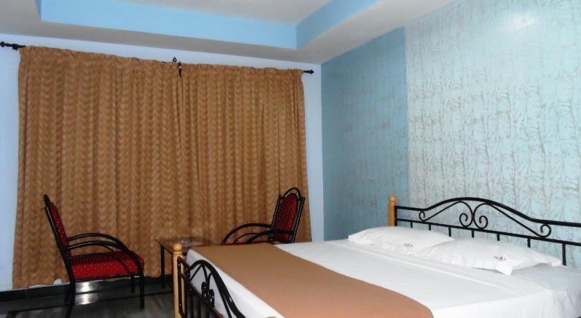 Тирупати: Hotel Bhimas Paradise