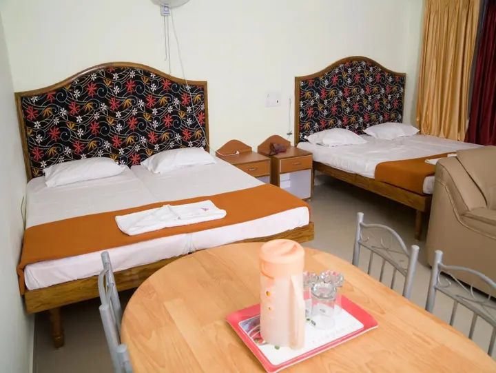 Тирупати: PVR Residency