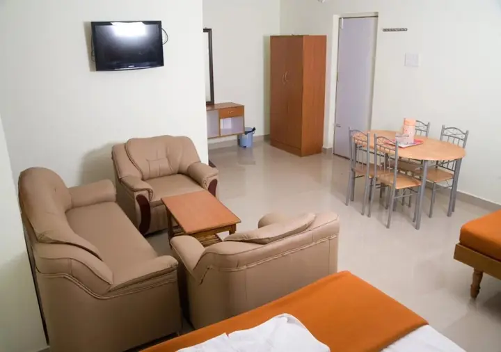 Тирупати: PVR Residency