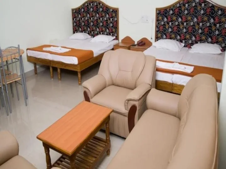 Тирупати: PVR Residency