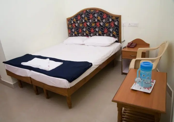 Тирупати: PVR Residency