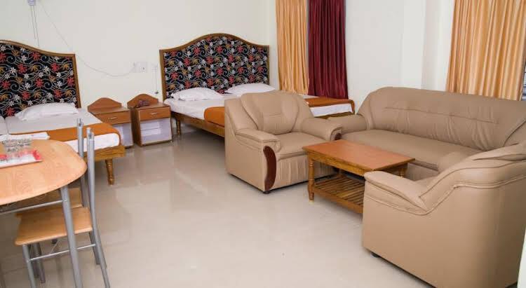 Тирупати: PVR Residency