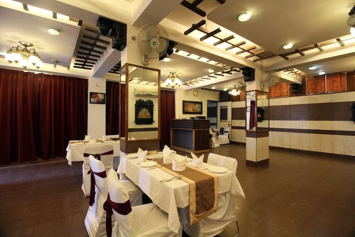 Агра: Usha Kiran Palace