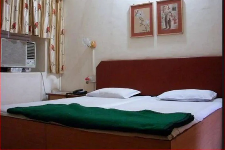 Кхандва: Hotel Grand Barrack