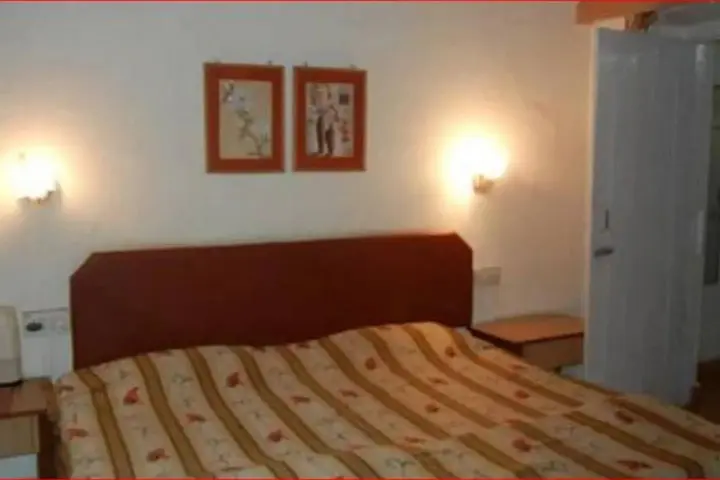 Кхандва: Hotel Grand Barrack