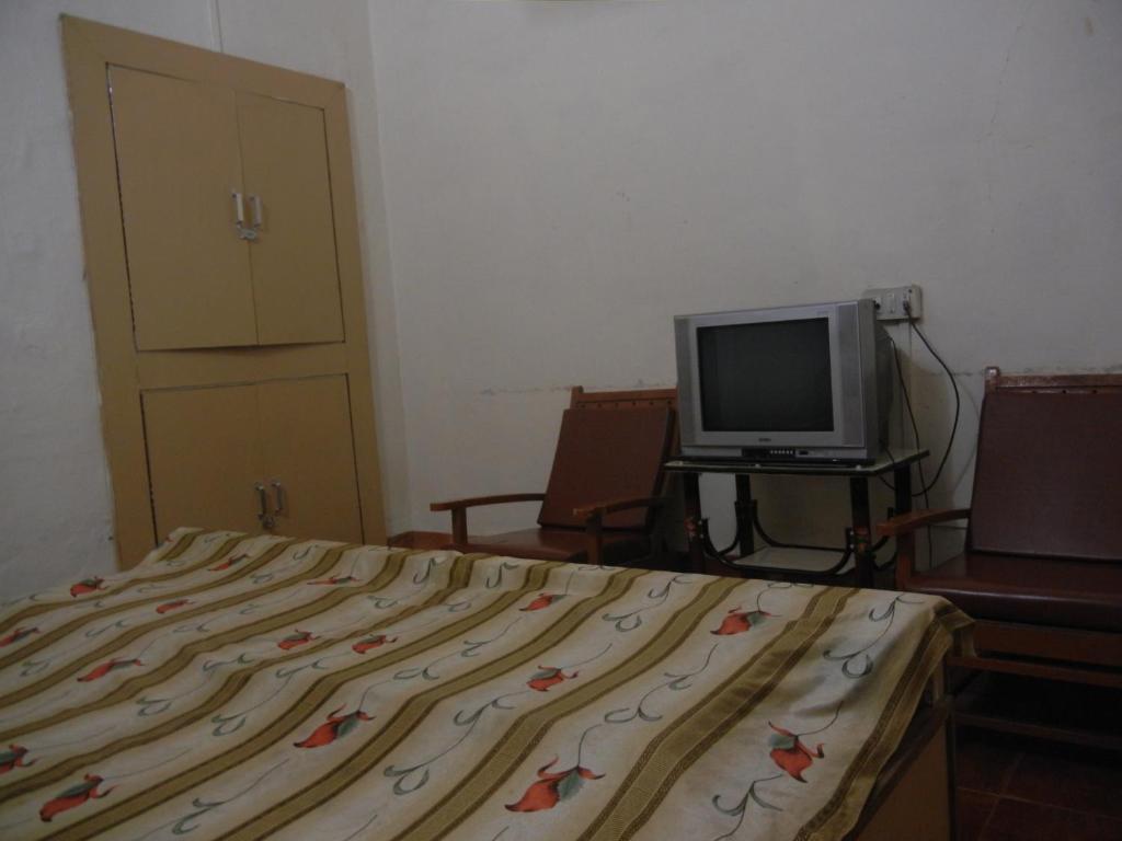 Кхандва: Hotel Grand Barrack