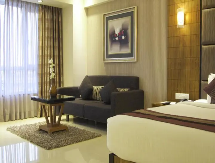 Дахедж: Hotel Suba Grand