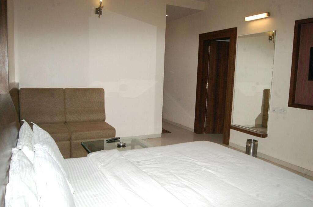 Ширди: Saishri Group Of Hotels