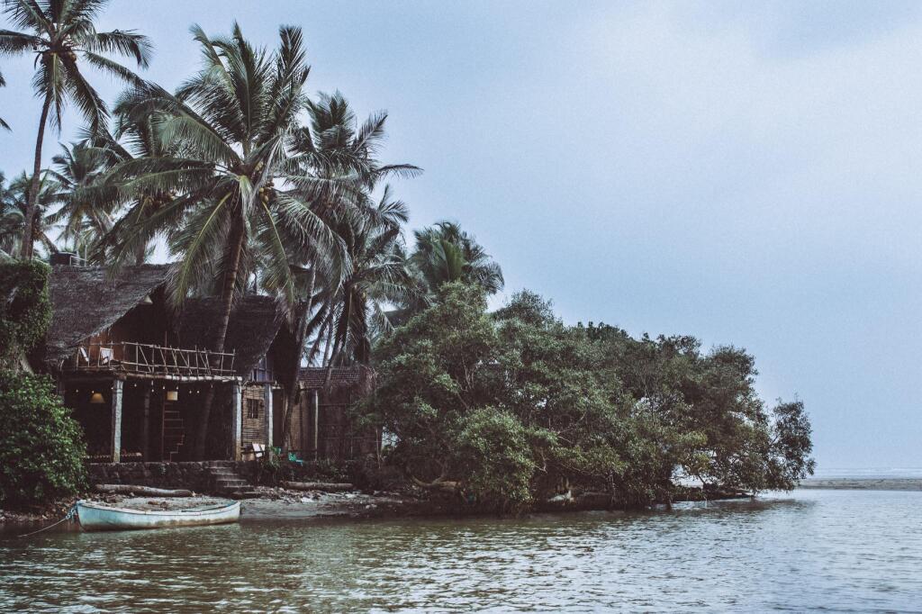 Ашвем: Vaayu Watermans Village