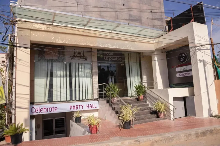 Соманур: Vits By Spree Hotels Le Pebble