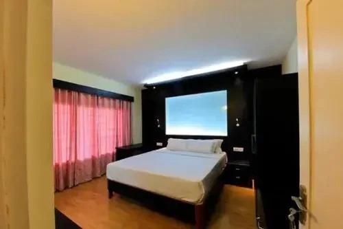 Ути: Emarald Hotel