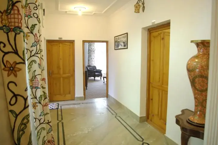 Шринагар: Hotel Harwan Resorts