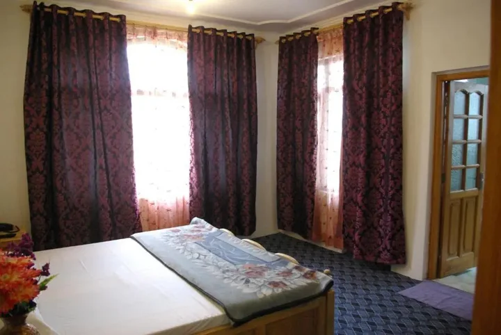 Шринагар: Hotel Harwan Resorts