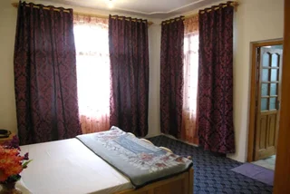 Шринагар: Hotel Harwan Resorts