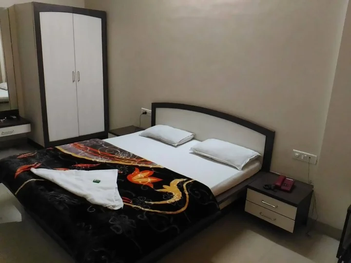 Пимпри-Чинчвад: Hotel Bhola