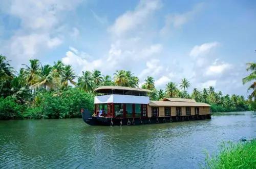 Кумараком: Shivaganga Houseboat