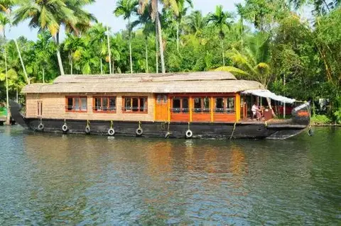 Кумараком: Shivaganga Houseboat