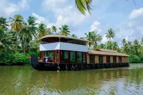 Кумараком: Shivaganga Houseboat
