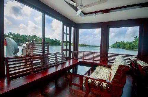 Кумараком: Shivaganga Houseboat