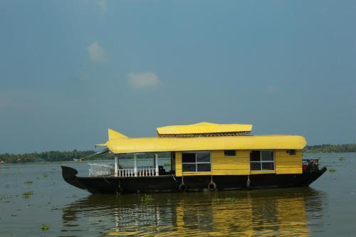 Кумараком: Sreekrishna Houseboat