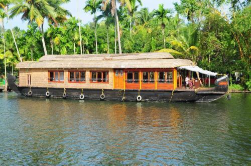 Кумараком: Sreekrishna Houseboat
