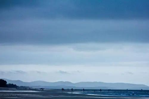 Бенаулим: Pele's Windsong Wood Cottage on the beach