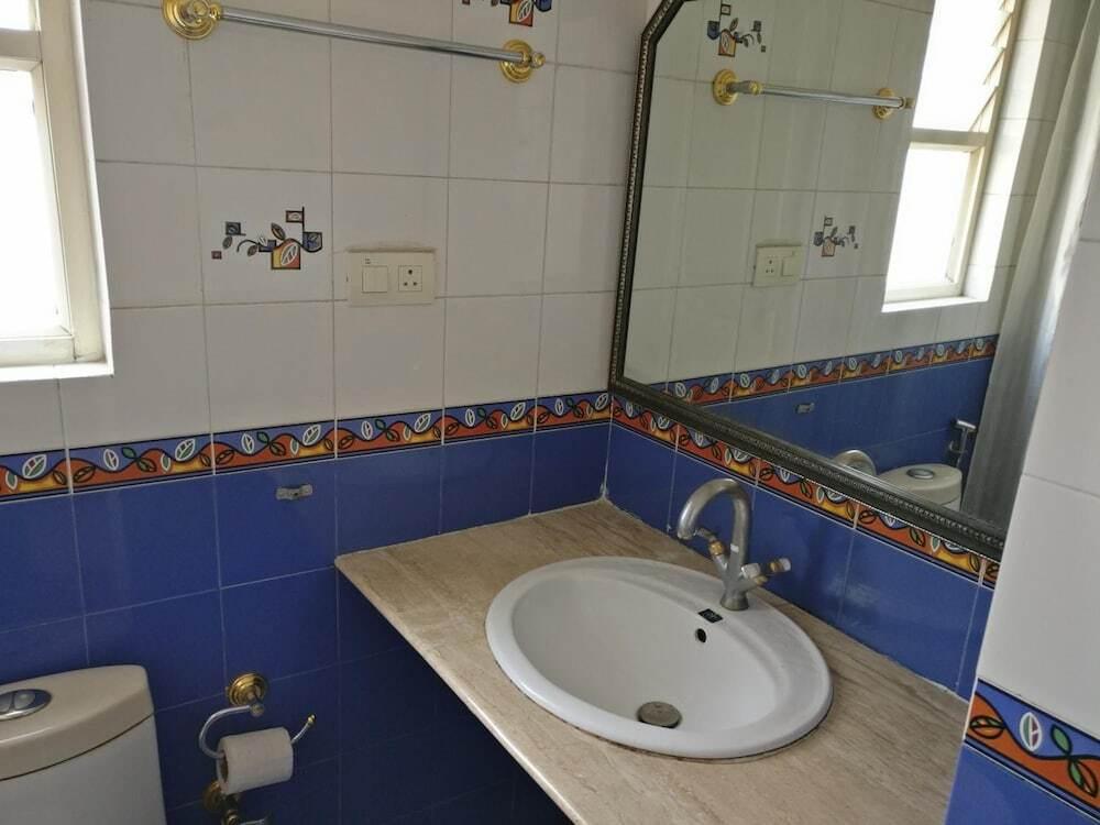 Бангалор: Lake Habitat Serviced Apartments